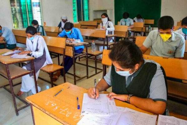 चप्पल पहनकर देनी होगी बिहार बोर्ड कंपार्टमेंट परीक्षा, जूते पहने तो ‘नो एंट्री’