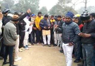 मुजफ्फरपुर के हथौड़ी में हाई स्कूल प्रांगण में क्रिकेट प्रीमियर लीग का उद्घाटन, उमड़ी दर्शकों की भीड़